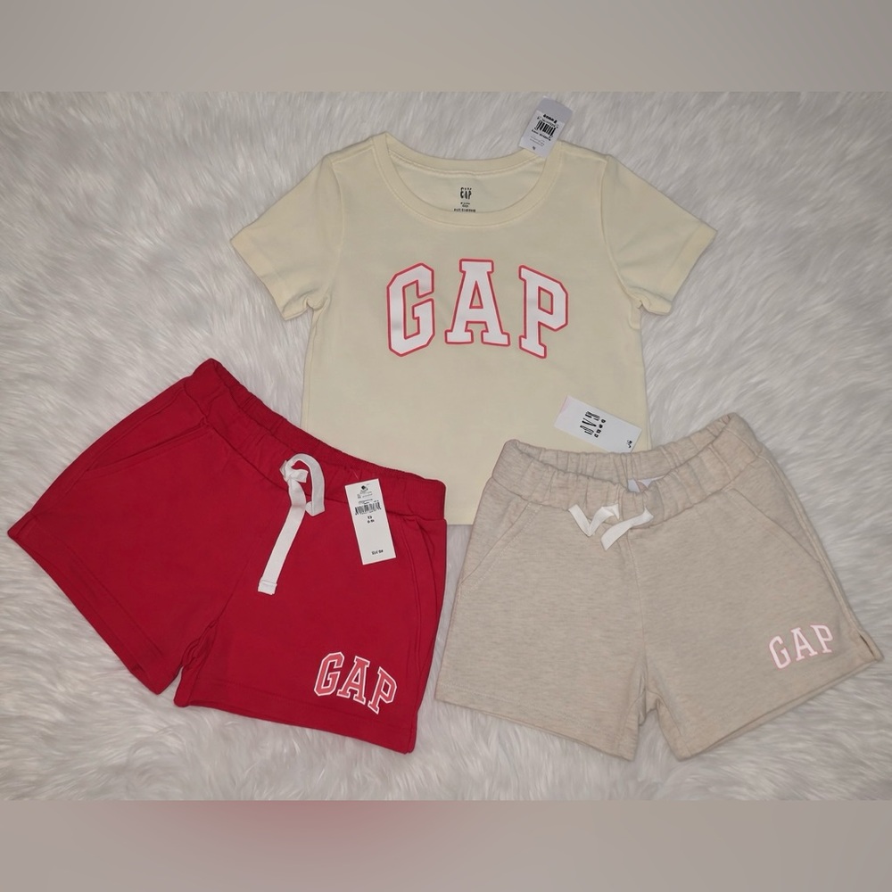 GAP Cream Tee with Red and Tan Shorts Set